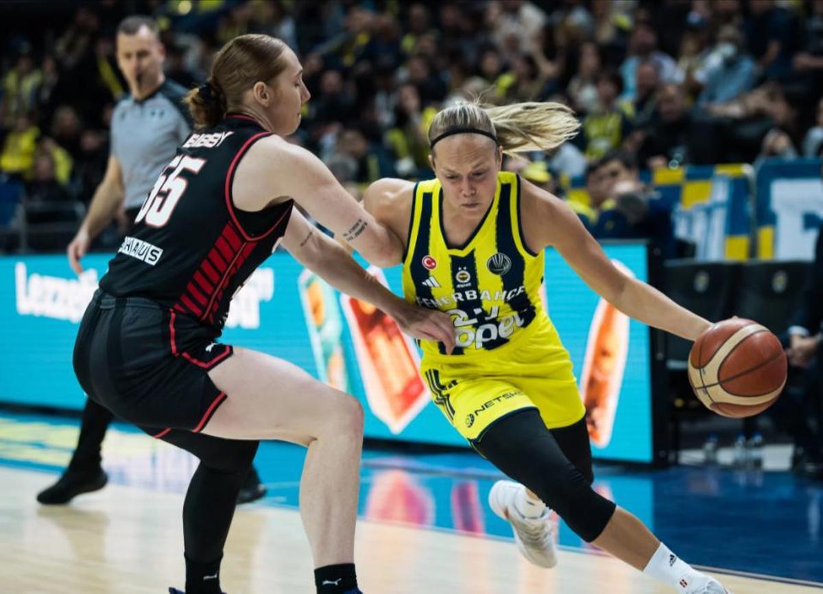 Bibby en una acció del partit