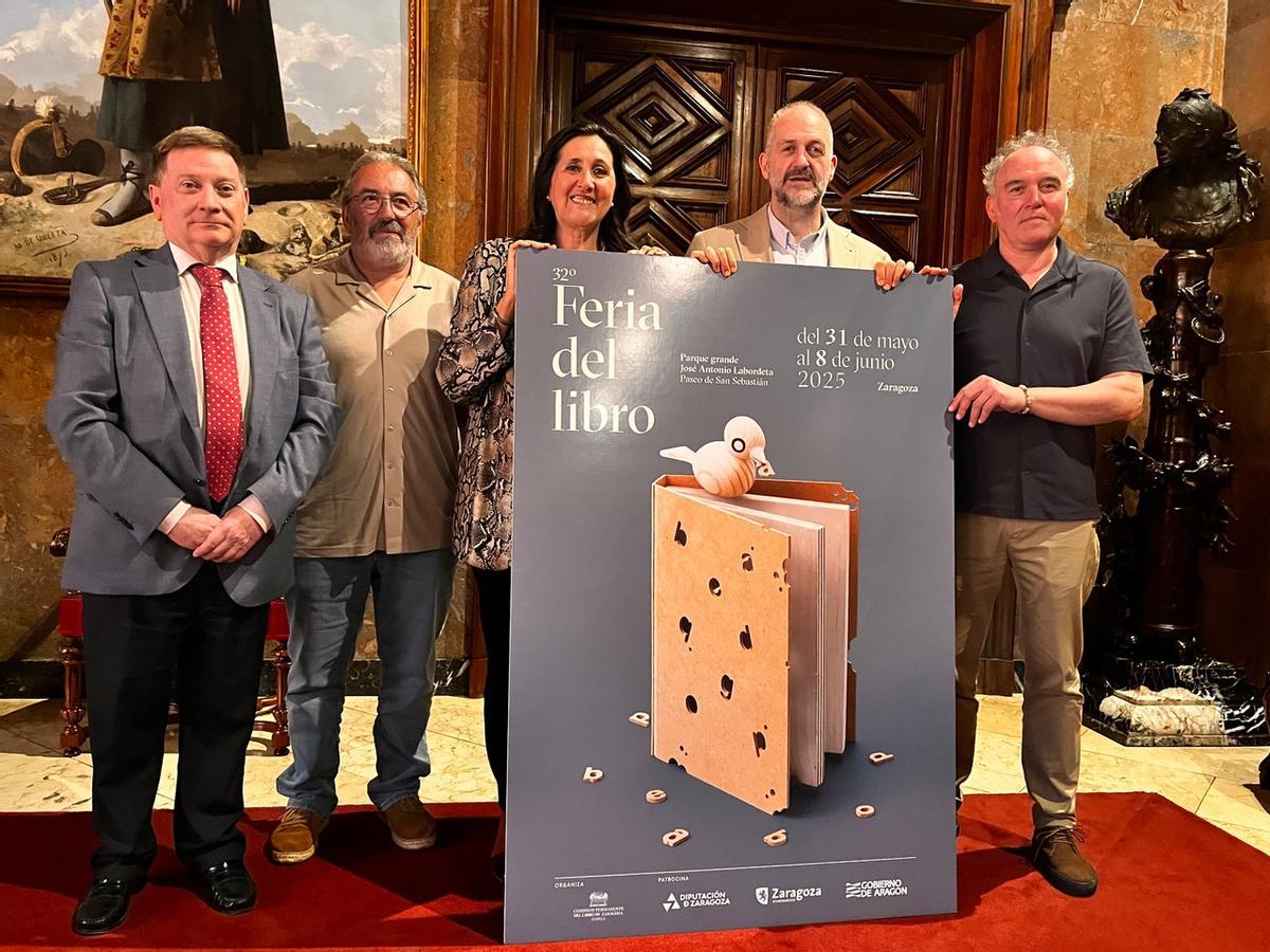 Ángel Gálvez, José Luis Acín, Paloma Espinosa, José Manuel Latorre y Rafael Yuste, este martes en el ayuntanmiento.
