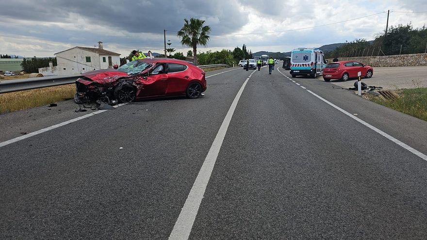 Herido grave un hombre de 74 años al chocar dos coches en Alcúdia