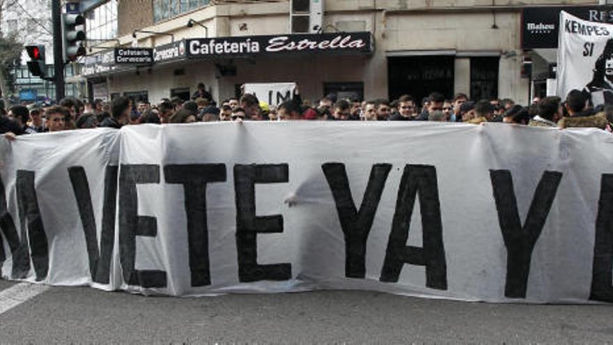 Pancartada y al final pañolada al palco