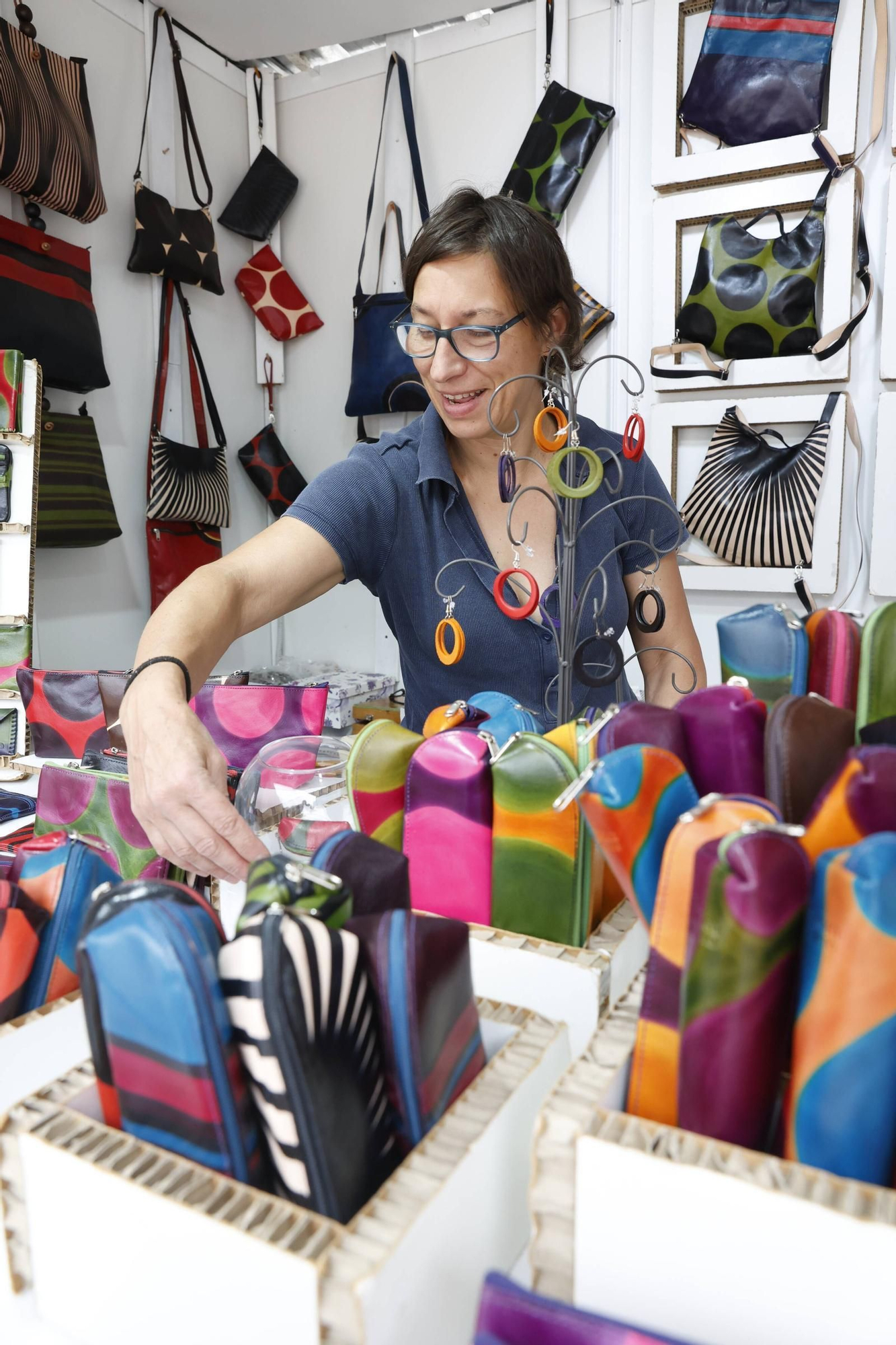 Así es la nueva feria de artesanía Arte Gijón en el Náutico (en imágenes)