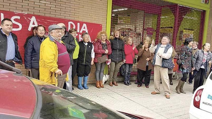 Los vecinos, contra el cierre de El Árbol de la calle Electra