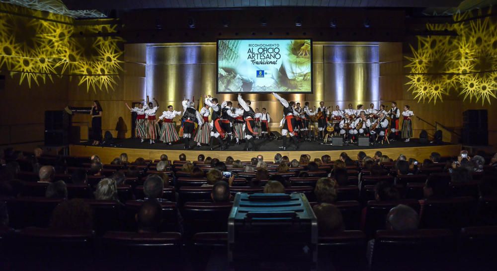 Los artesanos son homenajeados por el Cabildo