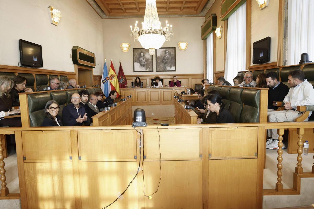 Vista general del salón de plenos del Concello de Santiago, este miércoles durante el debate presupuestario