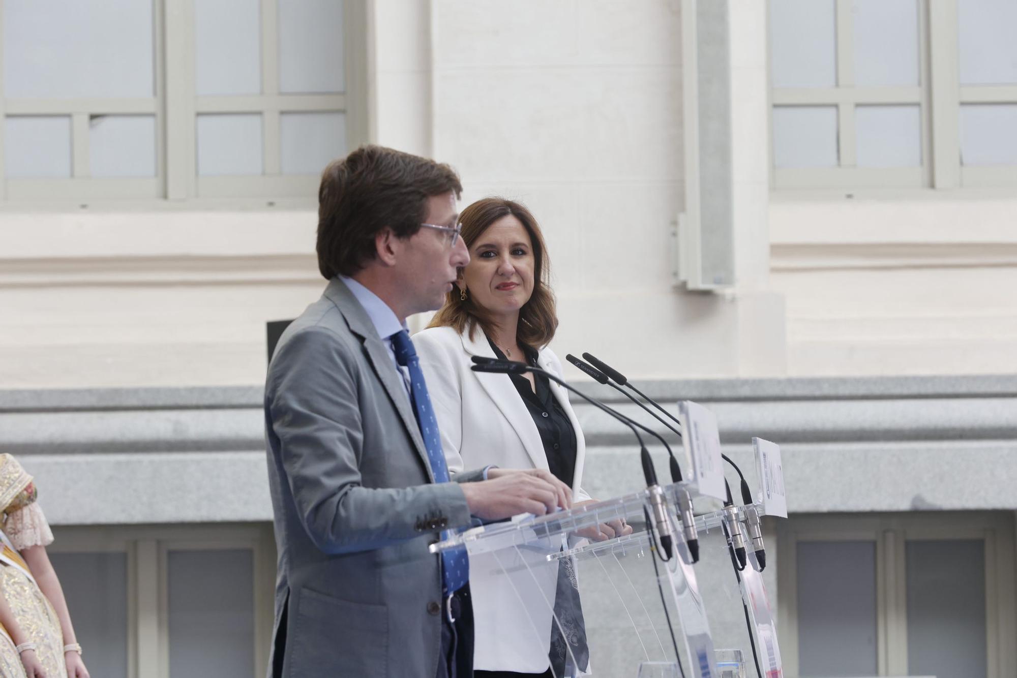 Las mejores imágenes de la recepción a las falleras en el Ayuntamiento de Madrid