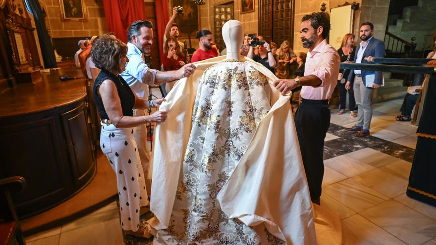 Este es el nuevo manto que lucirá la Virgen de la Asunción de Elche en su peregrinación a Sevilla