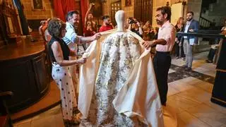 La Venida de la Virgen estrenará el séptimo manto de la patrona de Elche en la peregrinación de Sevilla