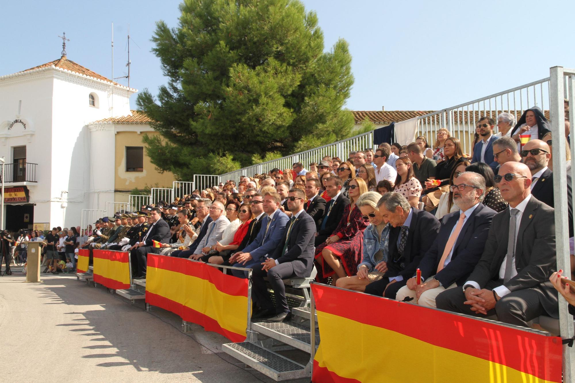 Nules iza la bandera más grande de la provincia en el Día de la Hispanidad