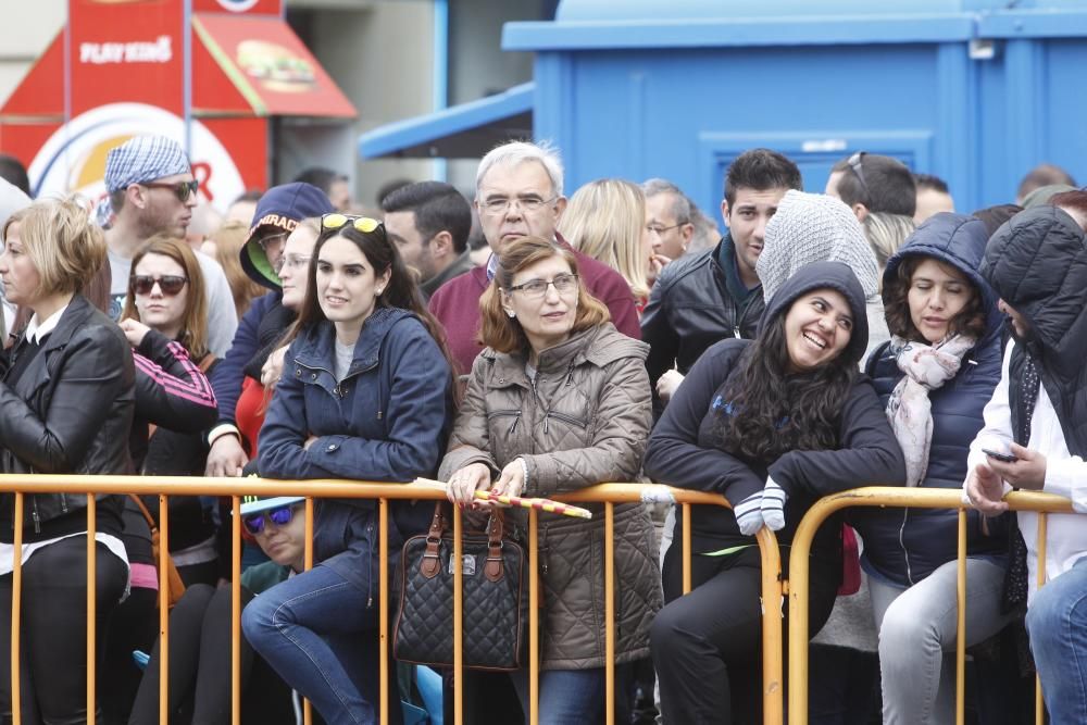 Ambientazo en la mascletà del día de la Crida