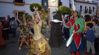 Miles de personas participan en Almodóvar en las actividades del Zoco de la Encantá