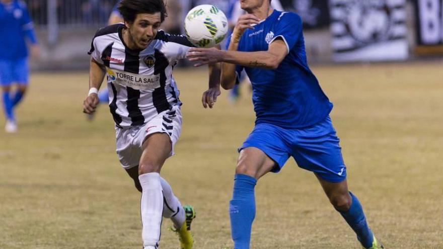 El CD Castellón golea al Paterna y le sobra la segunda parte (4-1)