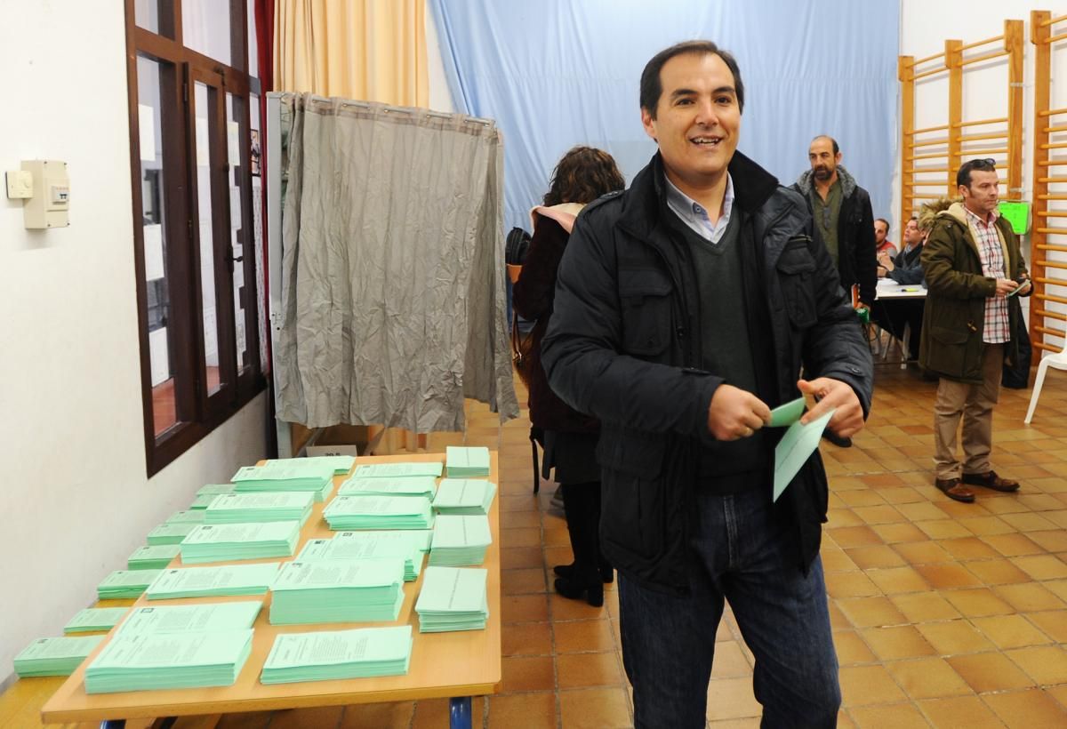 2-D Elecciones Andaluzas/Candidatos y autoridades ante las urnas