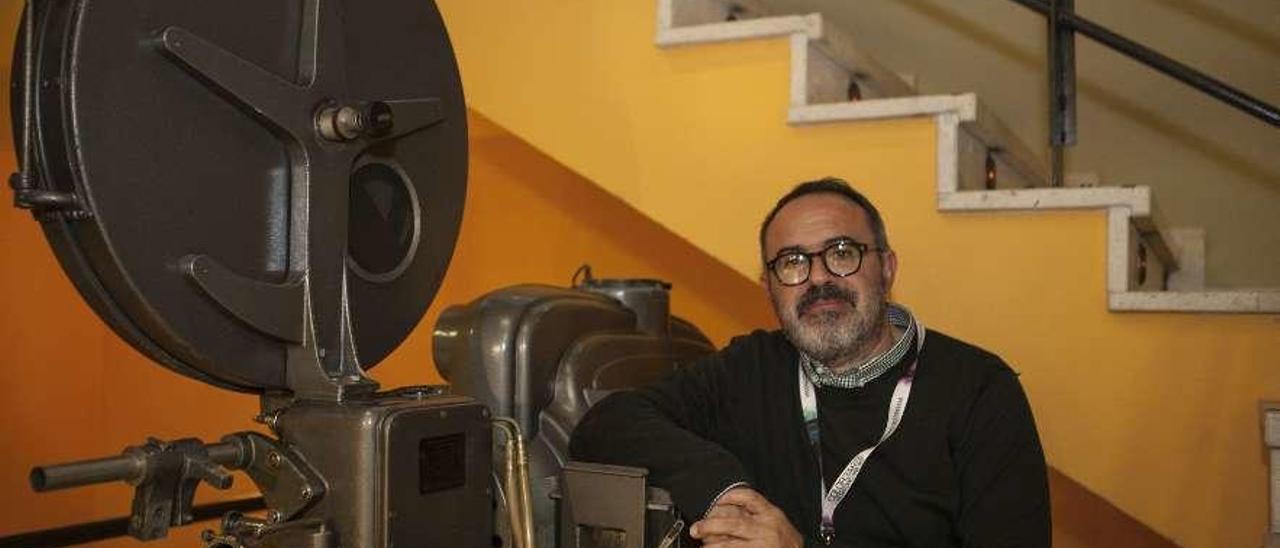 Eloy Alonso, ayer, en Langreo, donde recibió el homenaje del Congreso Estatal de Fotografía.