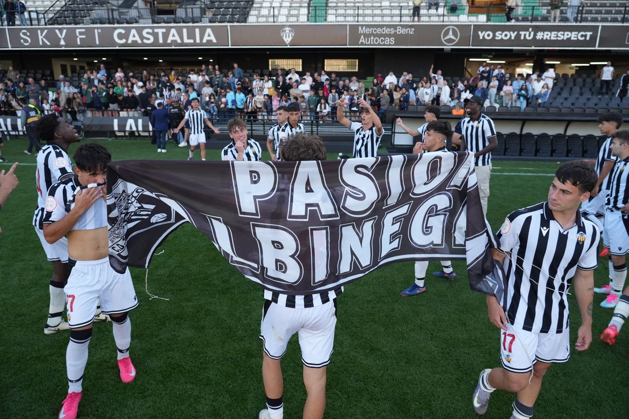 ¡Las mejores imágenes de la celebración del ascenso a Segunda Federación del Castellón B!