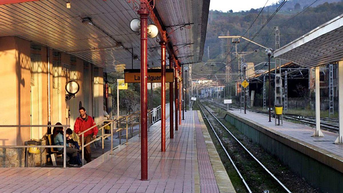 La estación de tren de la antigua Feve en La Felguera, en una imagen de archivo.