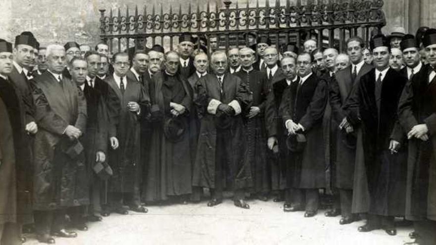 Abogados malagueños el día de Santa Teresa en 1929.