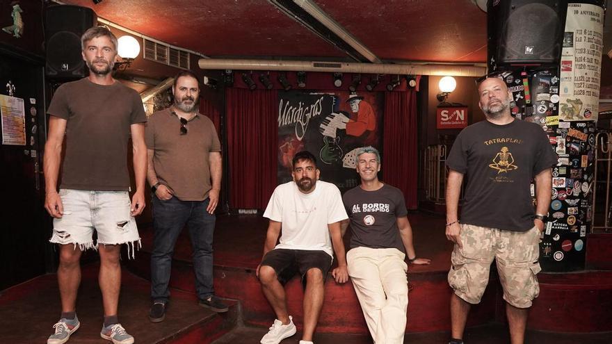 El 'punk' rock de A Coruña que "transforma, remueve las tripas y molesta": la banda Al borde del despido presenta su nuevo proyecto 'Números Rojos'