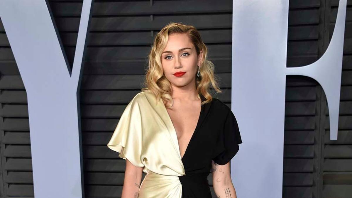 Miley Cyrus, con look diferente en otra fiesta tras los Oscar 2018