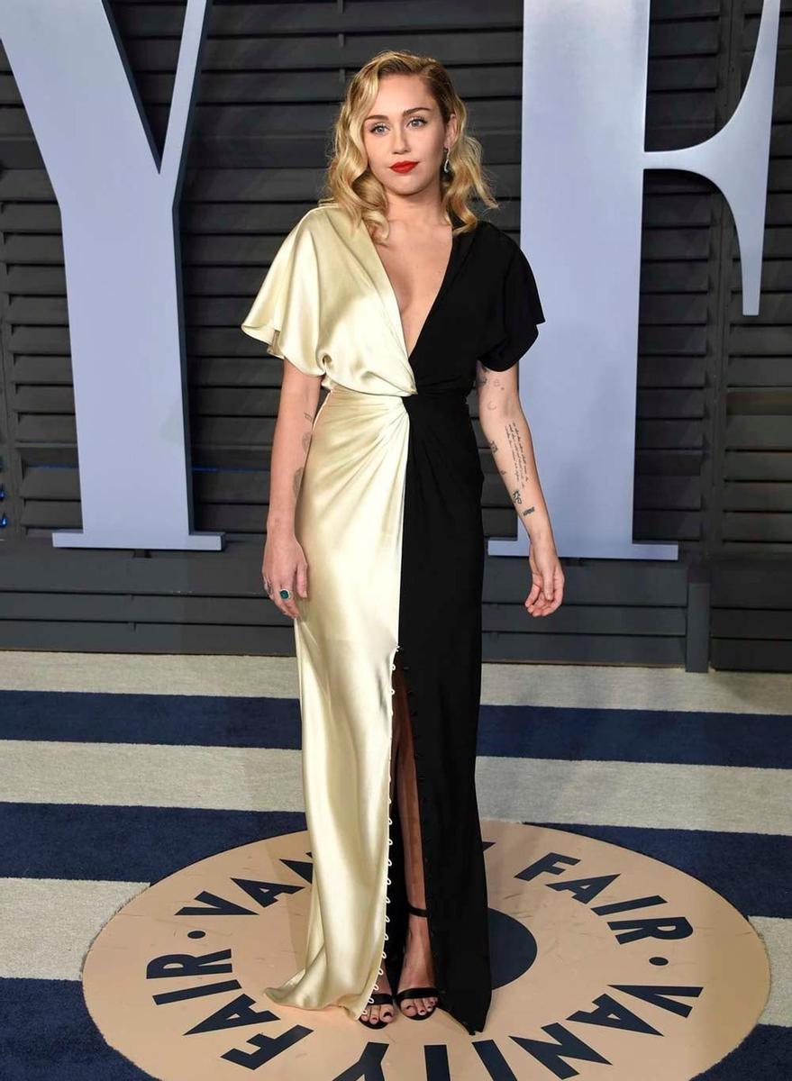 Miley Cyrus, con look diferente en otra fiesta tras los Oscar 2018