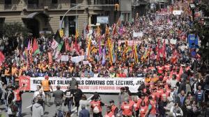 La manifestación del Primero de Mayo del 2017, a su paso por Via Laietana de Barcelona.