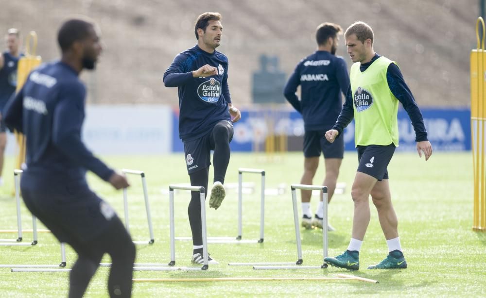 Toda la plantilla está a disposición de Gaizka Garitano, a excepción de Joselu, que, ya se ejercita en el readaptador. Florin Andone se retiró de la sesión antes que sus compañeros.