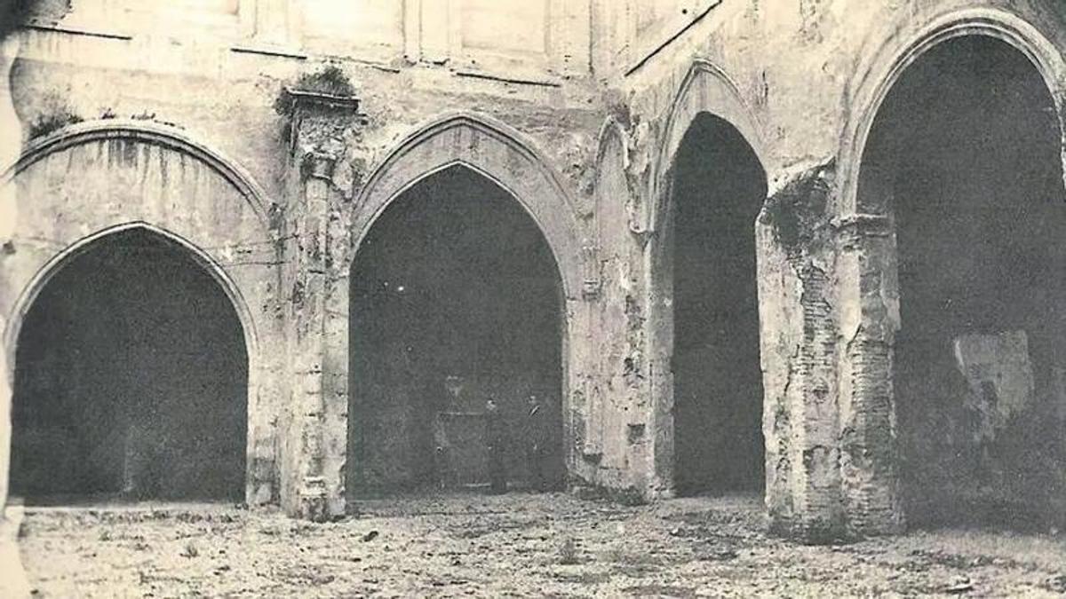 Pati del penal de Sant Agustí en 1904