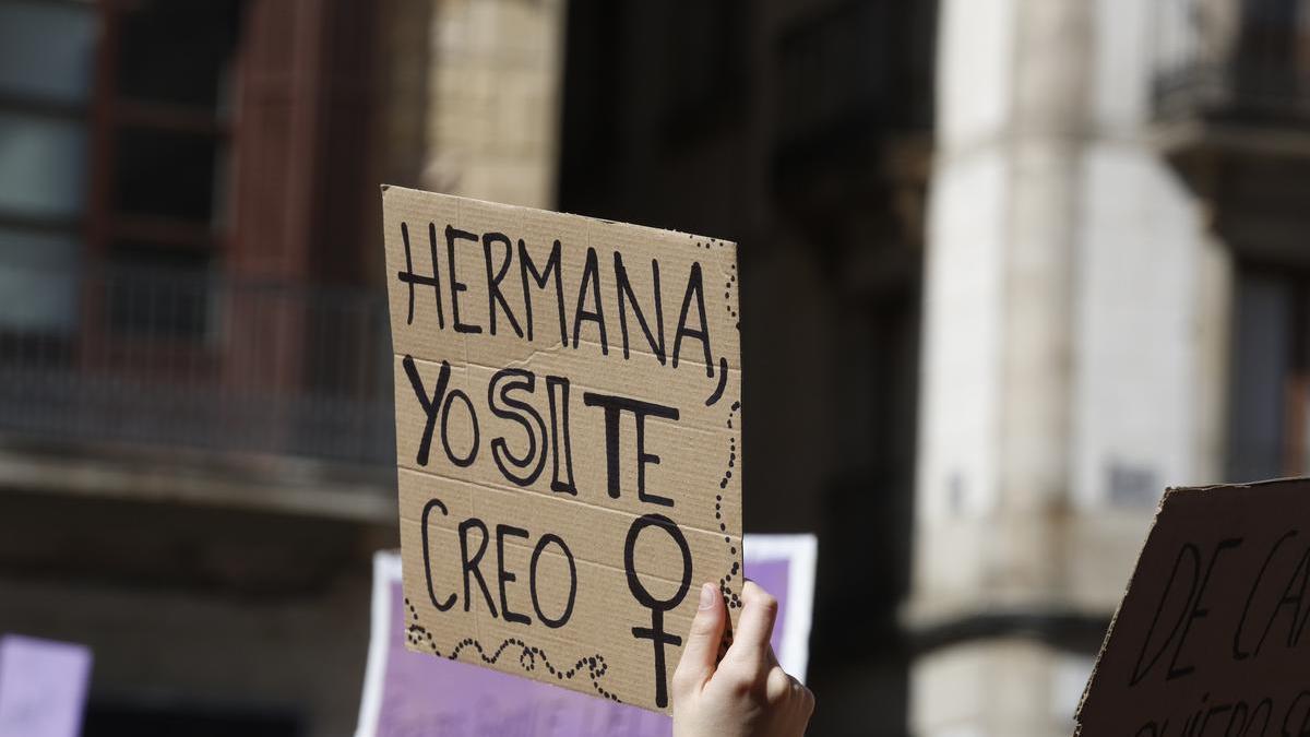 Imagen de archivo de una pancarta en una manifestación feminista