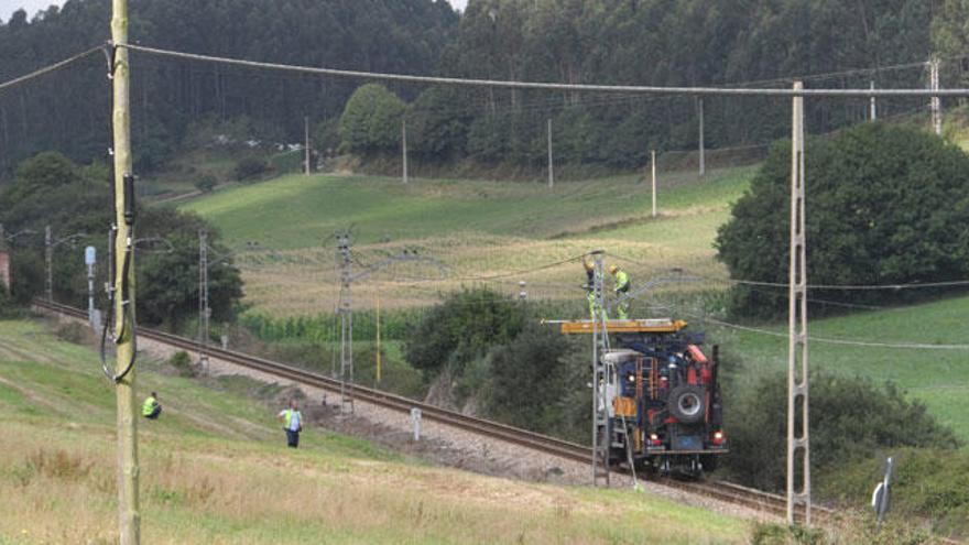 Fallece electrocutado mientras  robaba cable en la línea de FEVE Gijón- Avilés