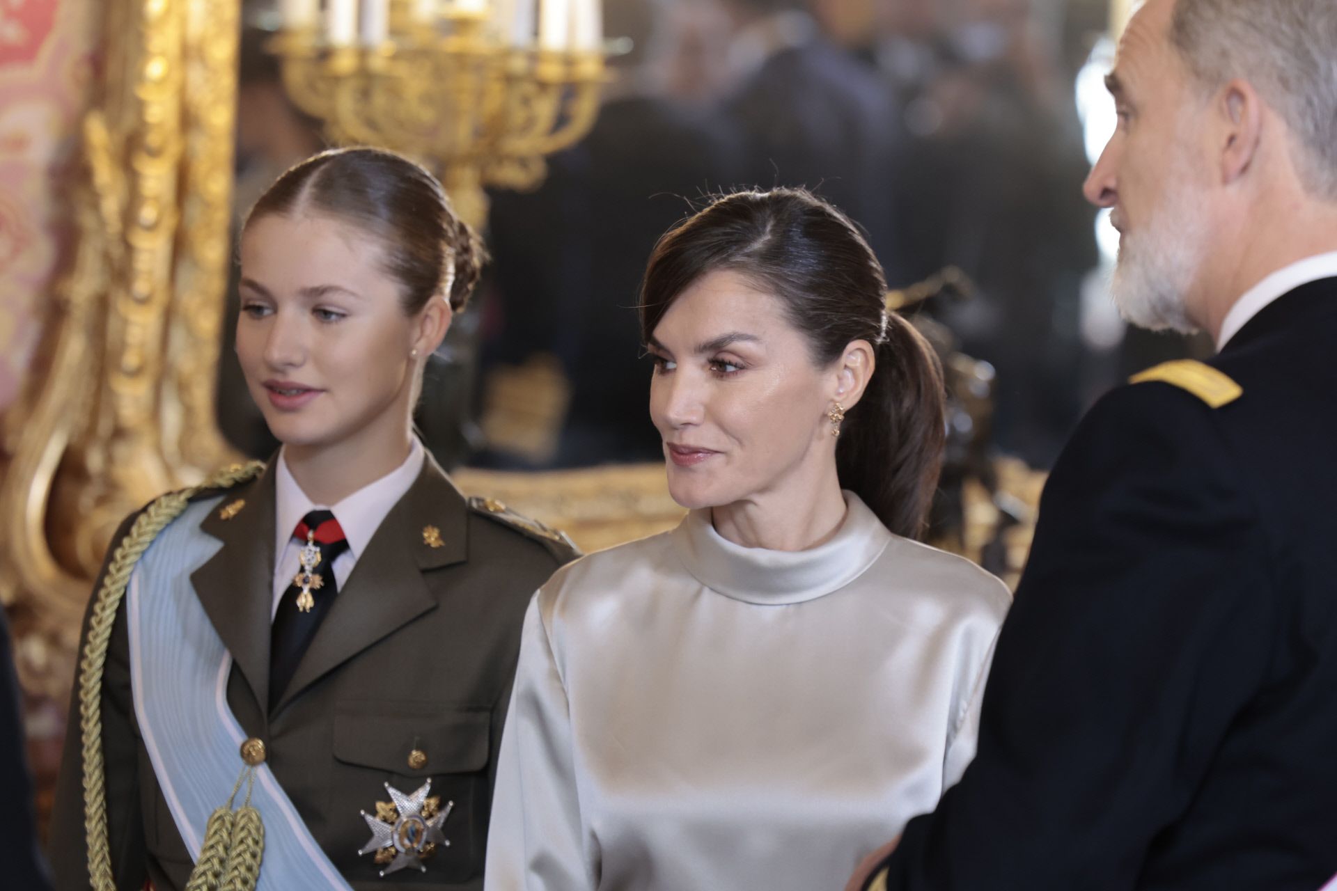 La reina Letizia (y sus piernas tonificadas) en la Pascua Militar 2024