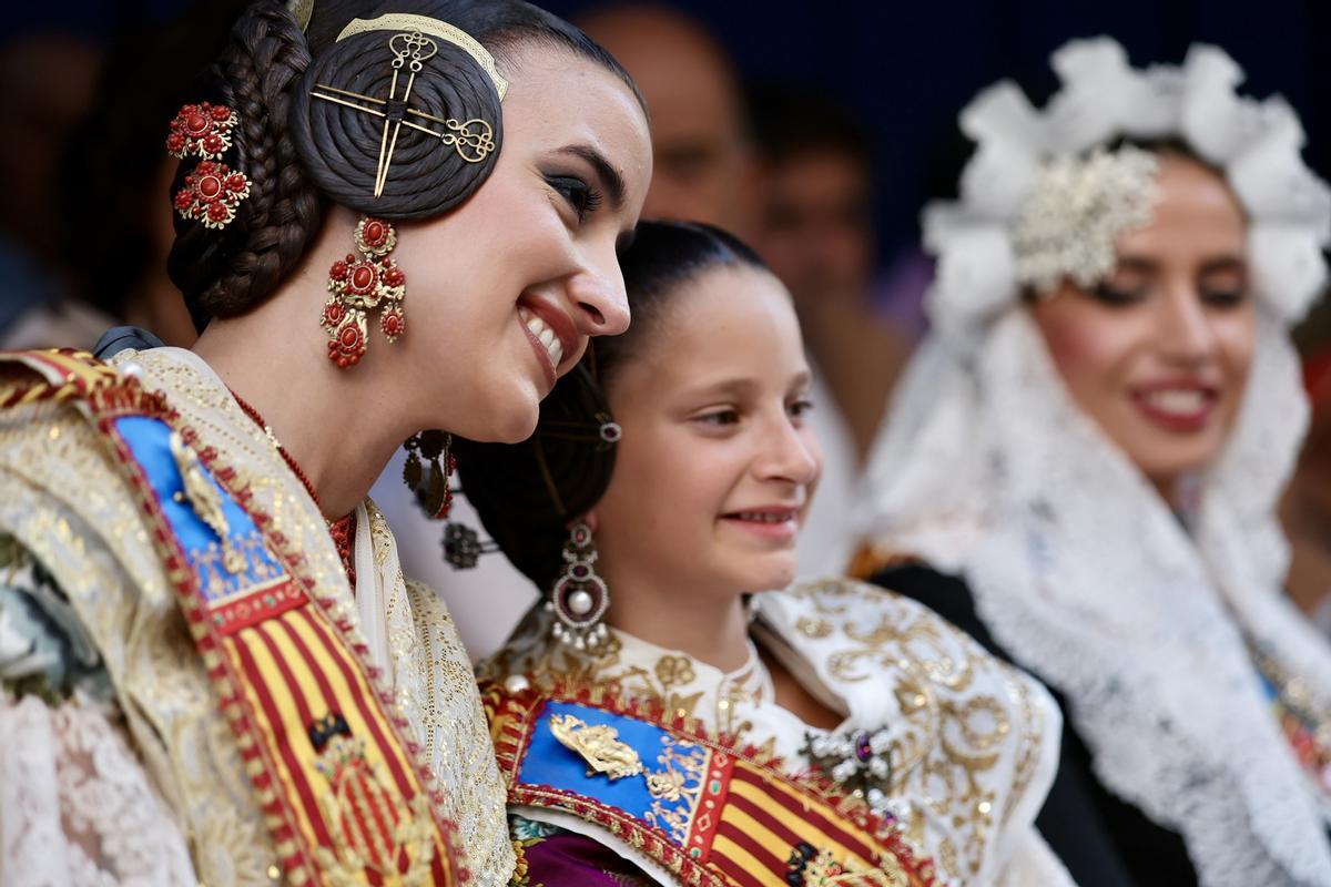 Así es el Desfile Folclórico de las Hogueras de Alicante