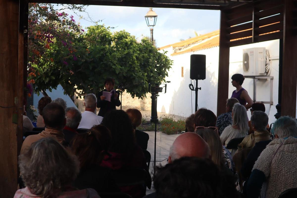 Saturninita acogió el II Encuentro de Poesía Maspalomas Faro de Versos Saturninita acogió el II Encuentro de Poesía Maspalomas Faro de Versos