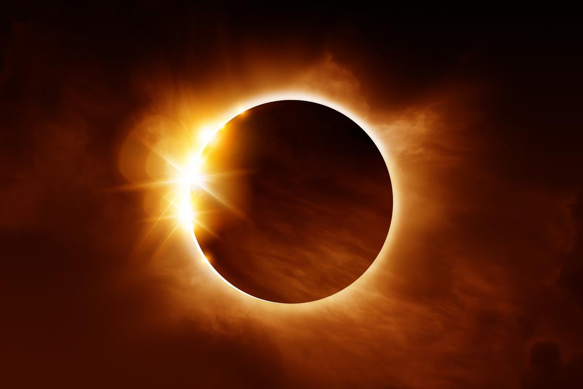 Primer plano de un eclipse solar total