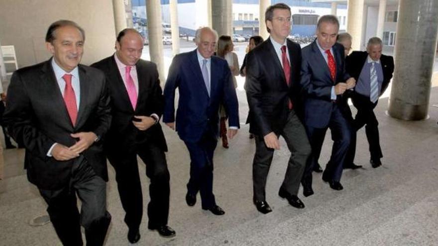 José Manuel Figueroa, José Antonio Pérez Crujeiras, Antón Cobián, Núñez Feijóo, Adolfo Campos, García Costas y Fernández Alvariño, ayer en Vigo .  // R.Grobas