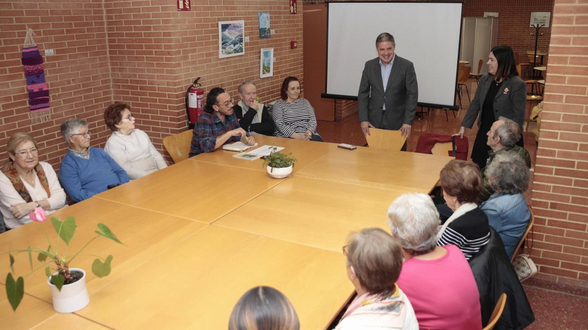 El Centro Social de Personas Mayores de El Llano celebra el éxito de un programa pionero contra la soledad y la fragilidad en mayores: “Venir aquí me devolvió las ganas de vivir”
