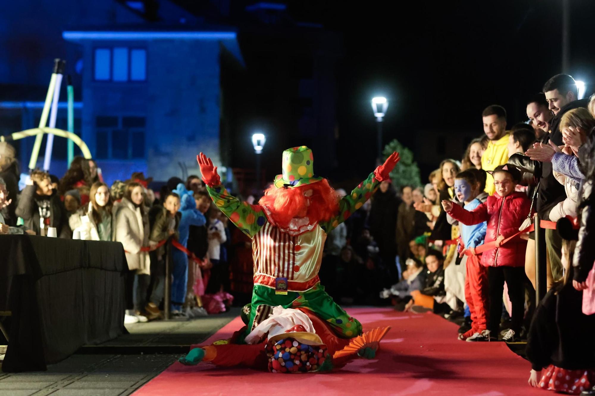 Pasarela de Antroxu en Llanera: así fue la espectacular noche en la que desfiló hasta la sardina