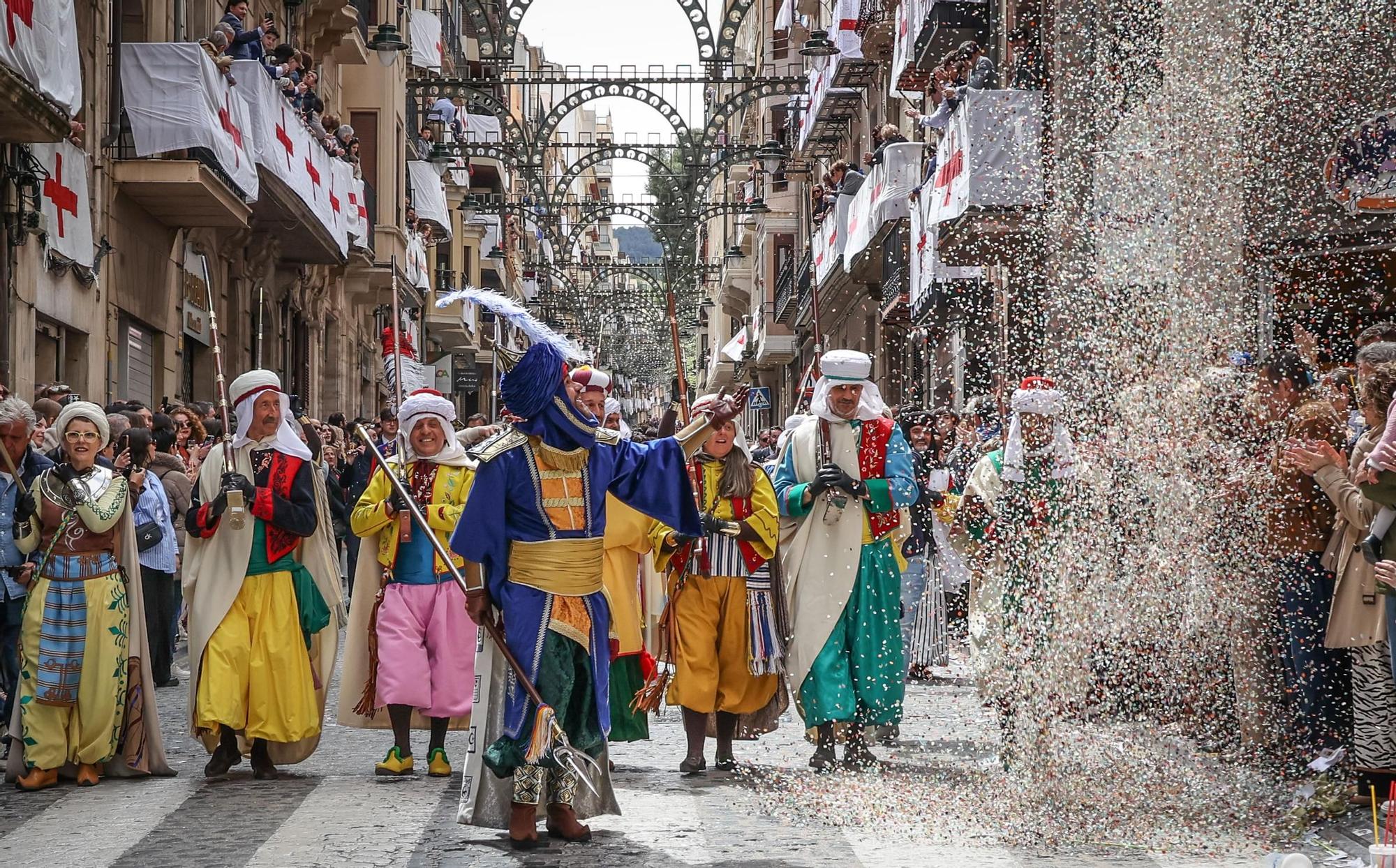 La Gloria anticipa la alegría y el color de los Moros y Cristianos de Alcoy
