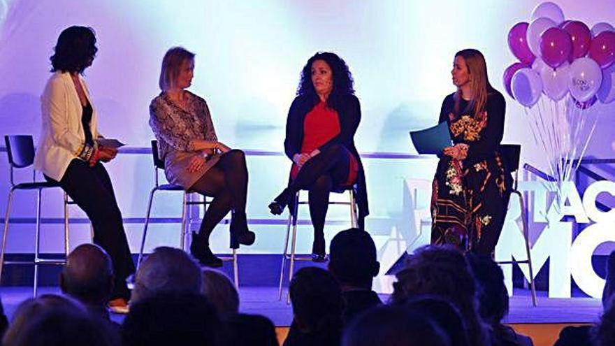 Reyes Cabero, Rafaela Pascual, Ana González y María Jesús Álvarez en el debate.