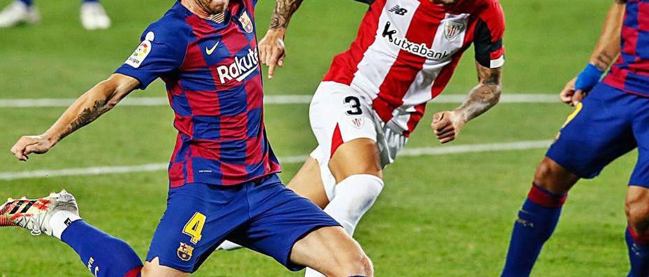 Rakitic golpea el balón en el gol de la victoria azulgrana.