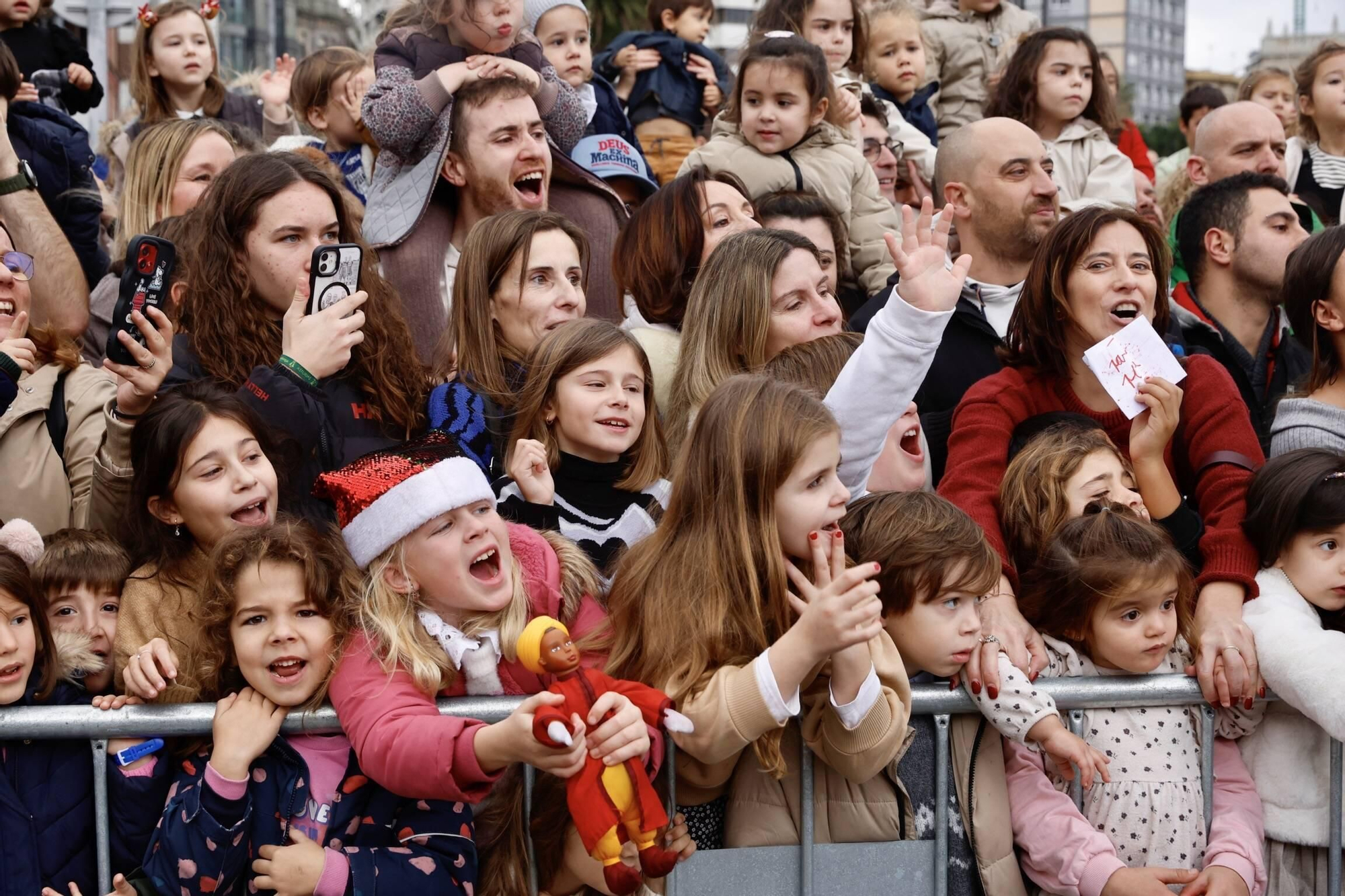 En imágenes: Los Reyes Magos desembarcan en Gijón