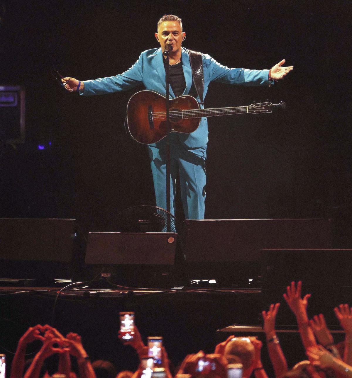 Alejandro Sanz.