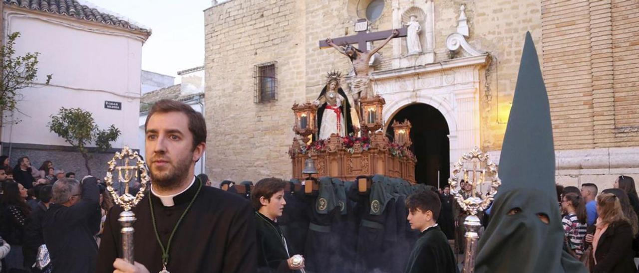 Martes Santo:  El crucificado celebra estación de penitencia en Montilla junto a la Virgen del Socorro.