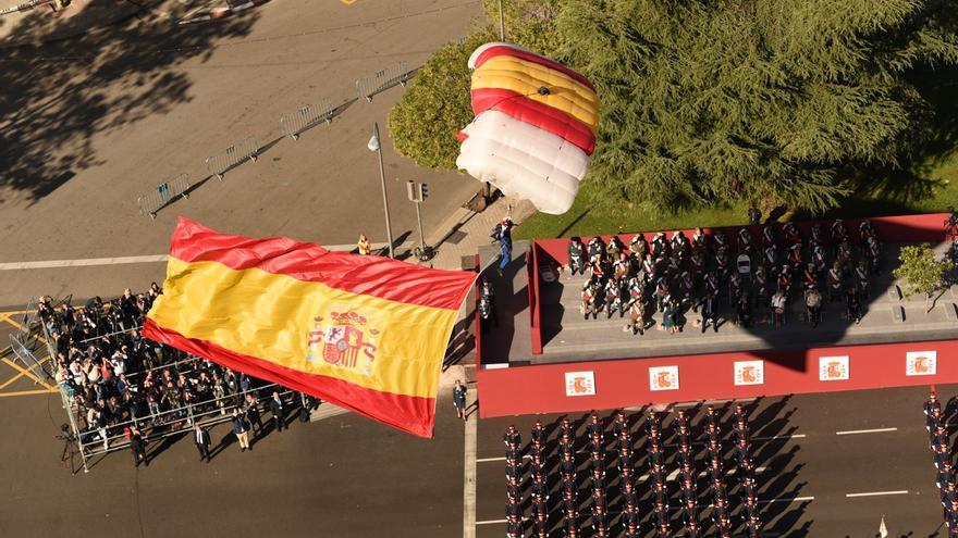 El paracaidista del desfile de la Hispanidad: &quot;Se enrolló la bandera y pensé: ‘Hala, justo tenía que ser este día...’&quot;