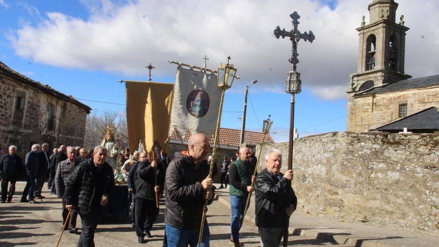 La Candelaria ilumina el espíritu sanabrés
