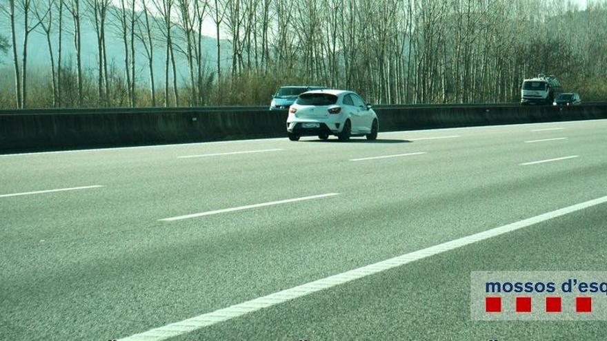 El vehicle conduïnt per l&#039;autopista