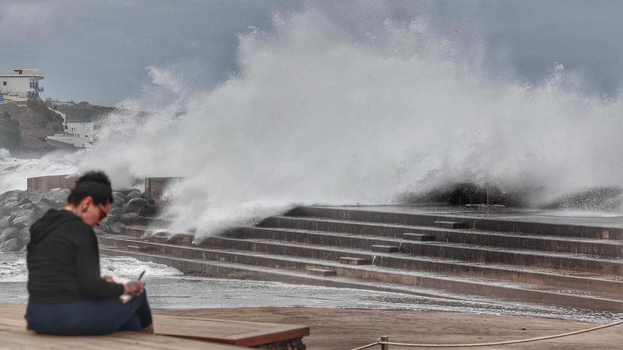 Viento y lluvia este martes en Canarias