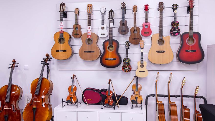 NEOMúsica abre su nueva tienda en Llíria: 120 m2 y una amplia gama de instrumentos