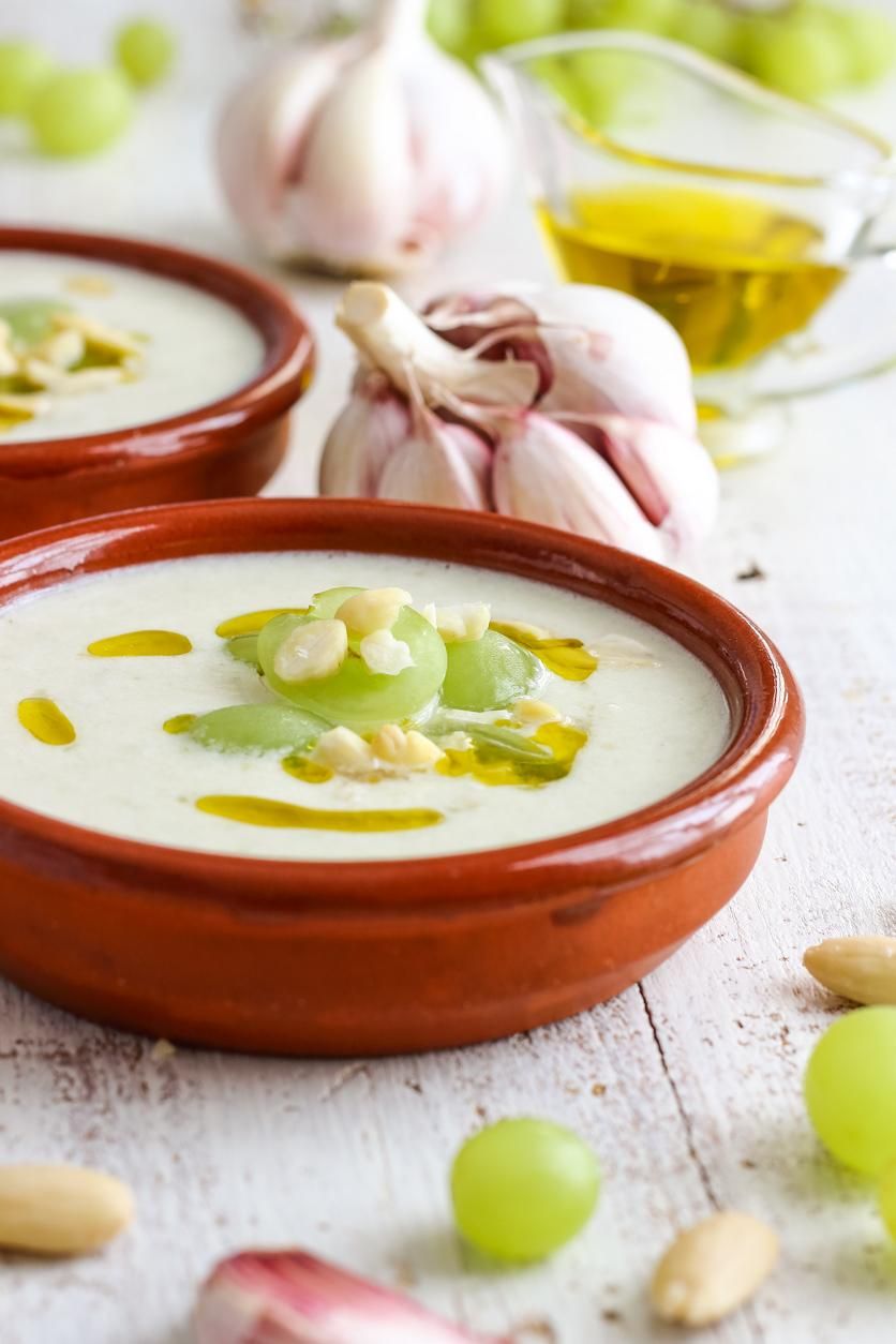 La forma de servir esta sopa es un arte en si.