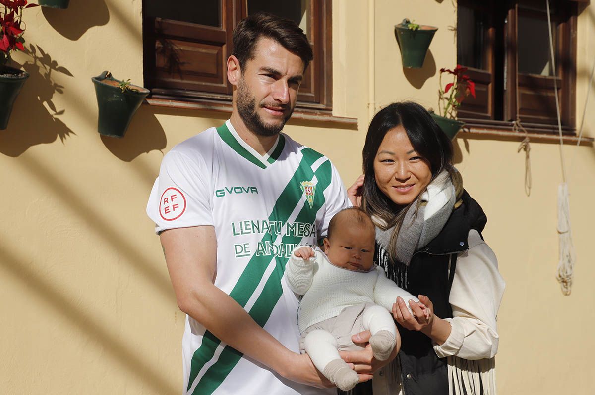 El Córdoba CF presenta la camiseta del Día de Andalucía