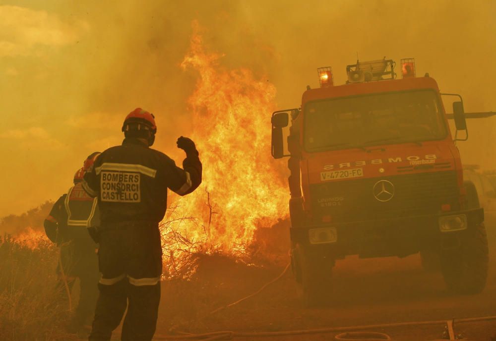 Un incendio amenaza la Calderona en Gátova