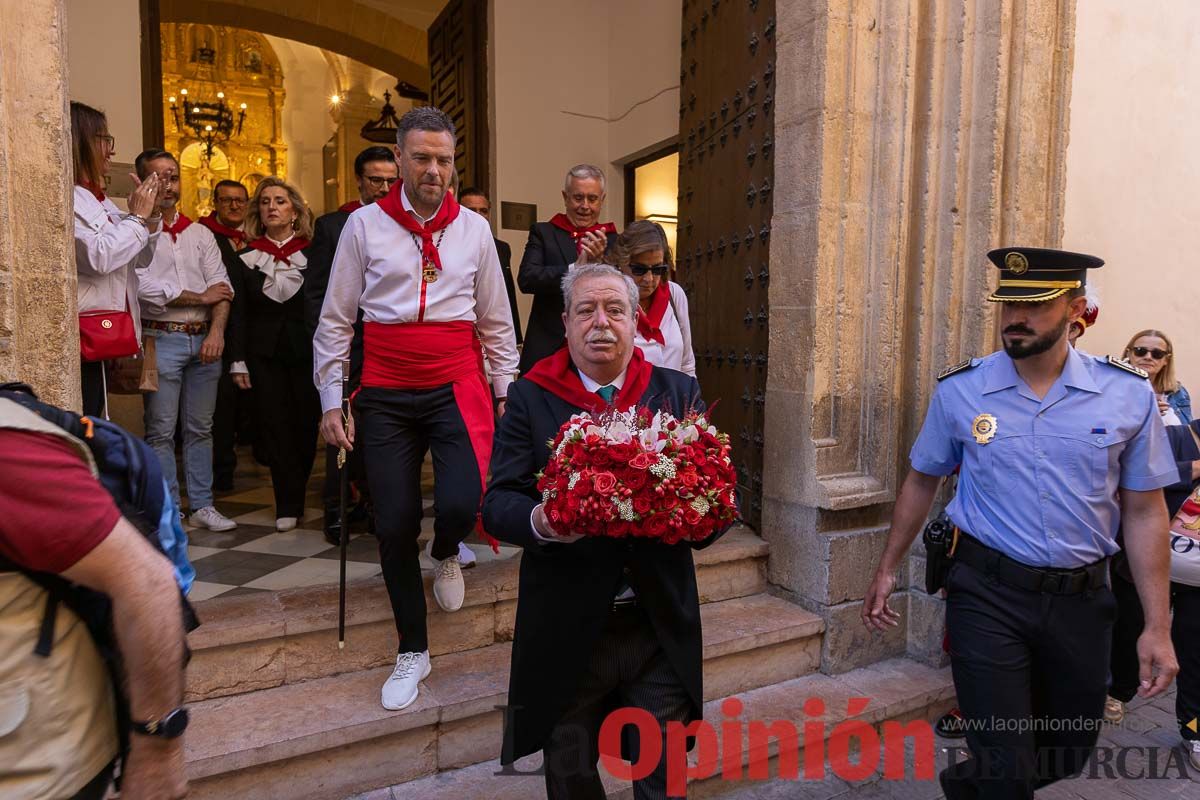 Bandeja de flores y ritual de la bendición del vino en las Fiestas de Caravaca